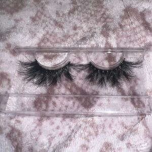 Dream eyelashes 25mm strip eyelashes includes eyelash brush and applicator